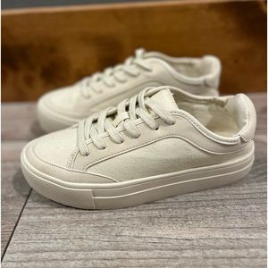 American Eagle Offwhite Shoes (US 6)